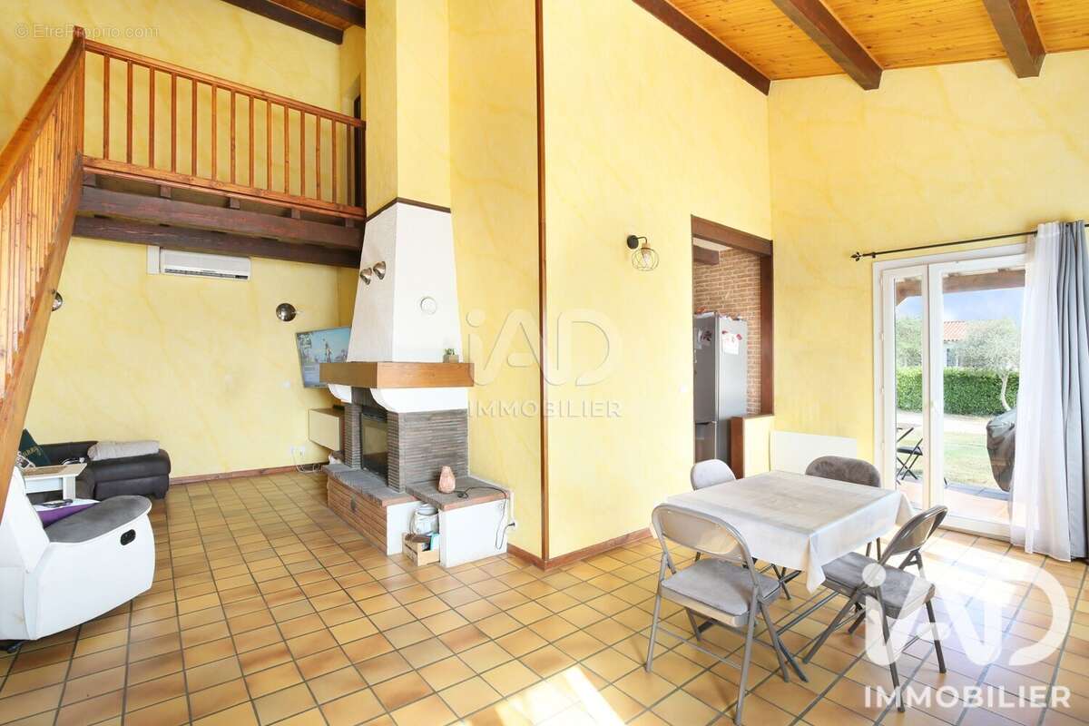 Maison 117 m² à Castelnau-D'estretefonds  - photo 7