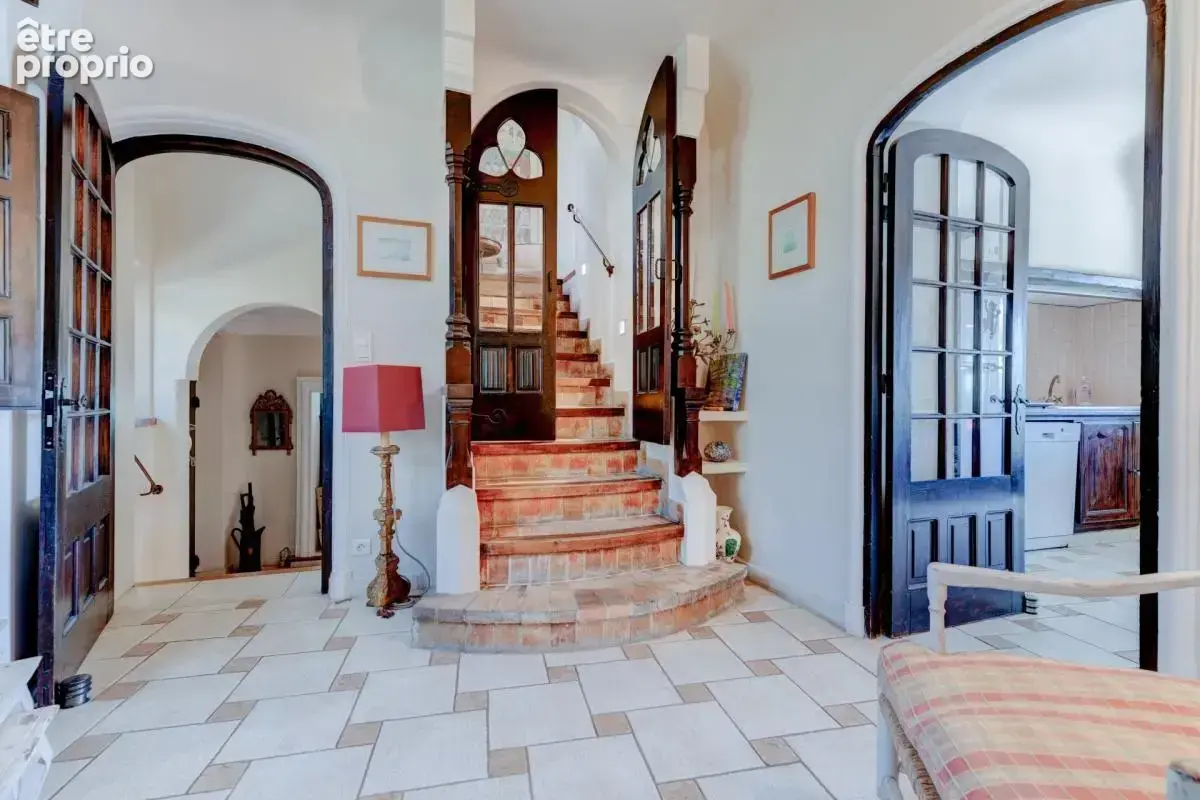 Demeure d’exception au cœur de Vence - vue mer, jardin paysager, piscine chauffée, garage motorisé - photo 8