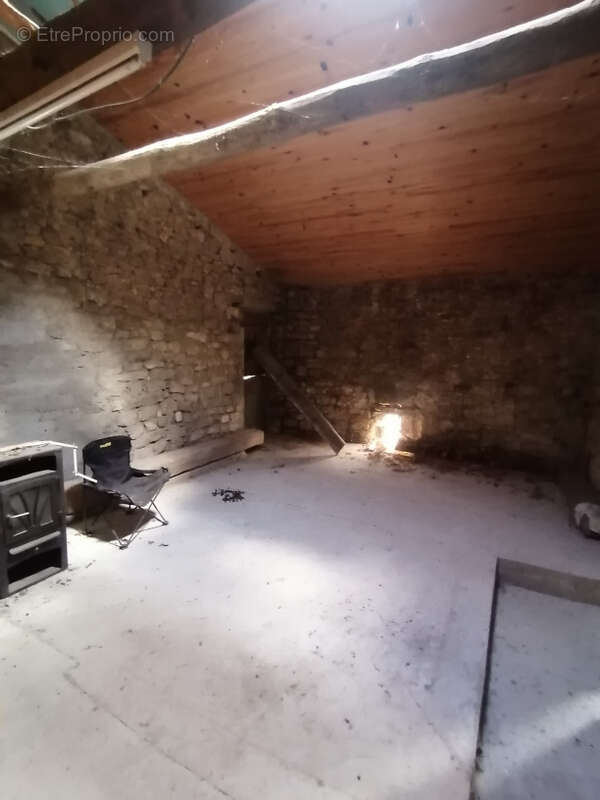 Maison de village avec jardin à Mouthoumet Gros Travaux à prévoir - photo 5