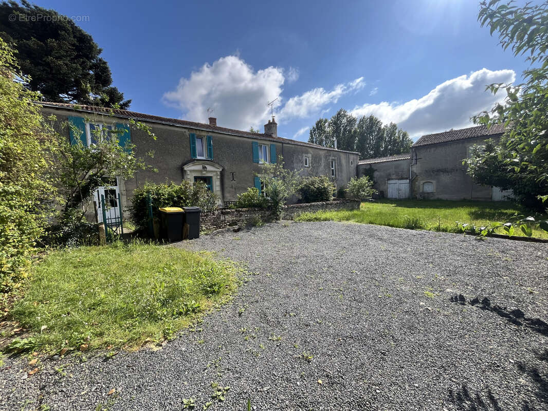 Maison à BRION-PRES-THOUET