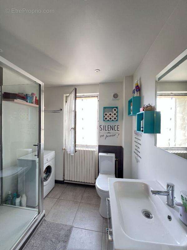 Corps de ferme avec grange et jardin clos -165 m² - Aubiat - Fort potentiel - photo 12