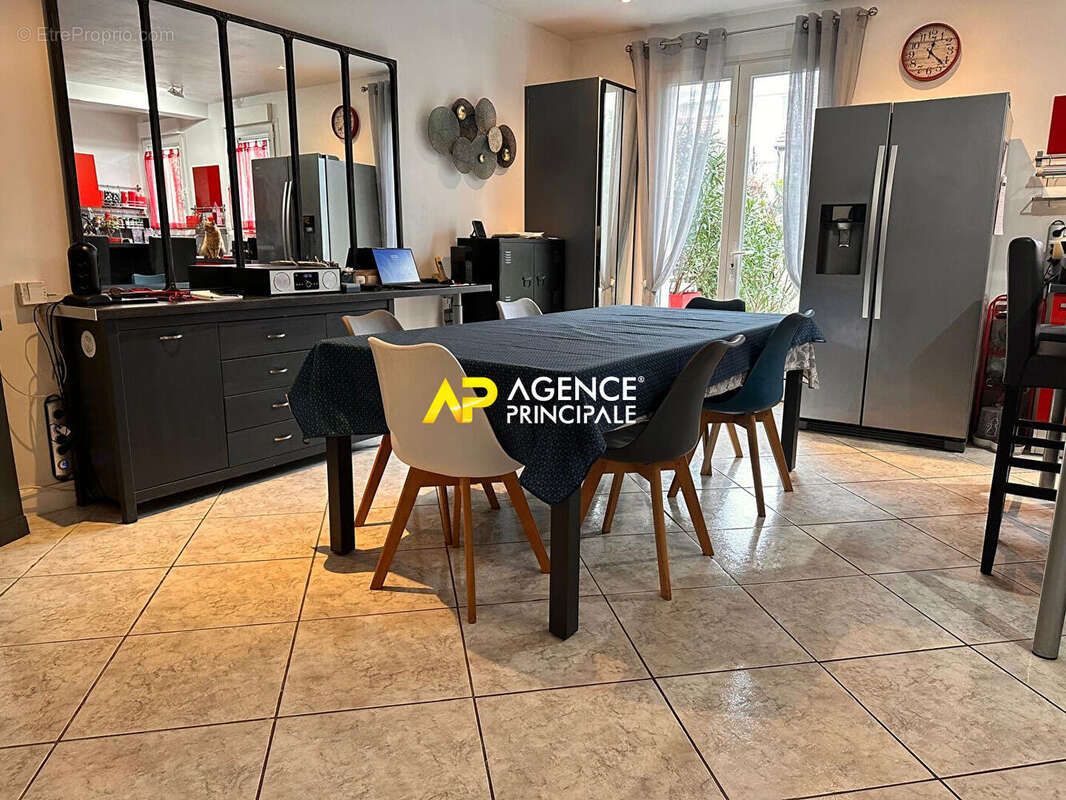 Appartement à SARTROUVILLE