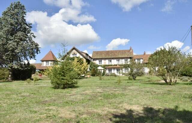 n°2 - Maison à CHAROLLES