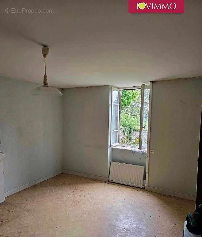 Maison à SAINT-PRIEST-DES-CHAMPS