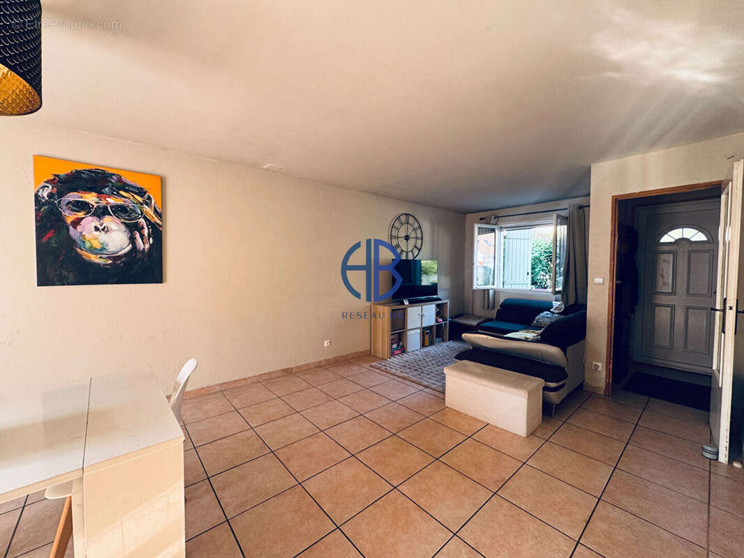 maison mitoyenne sur deux niveaux avec terrain - photo 4