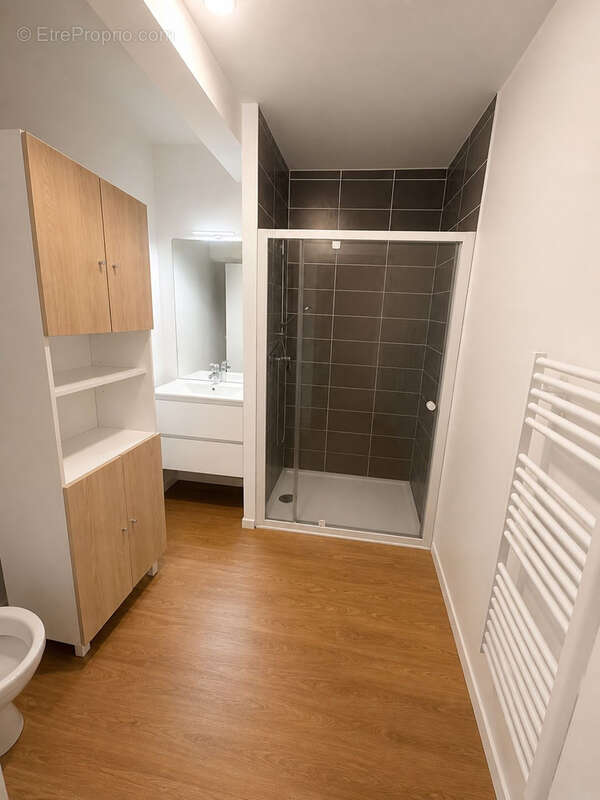 Appartement à AVRILLE