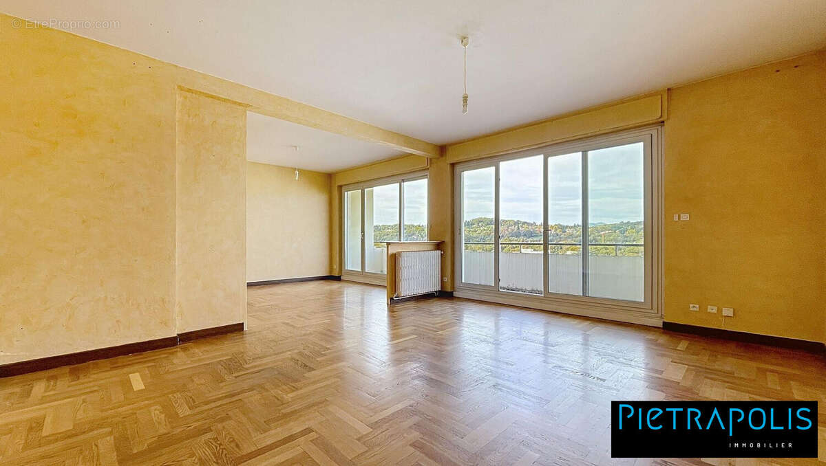 Appartement à SAINTE-FOY-LES-LYON