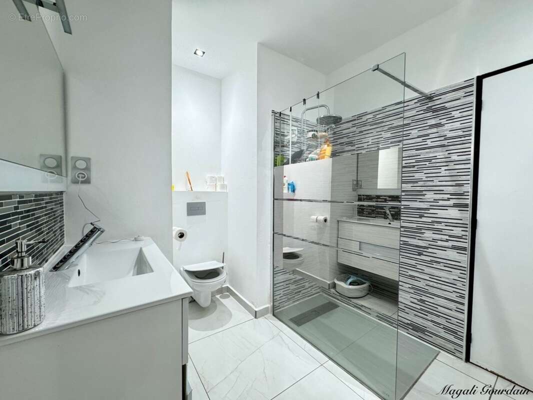A vendre - propriete d'exception avec vue mer et potentiel locatif remarquable - sainte anne - photo 9