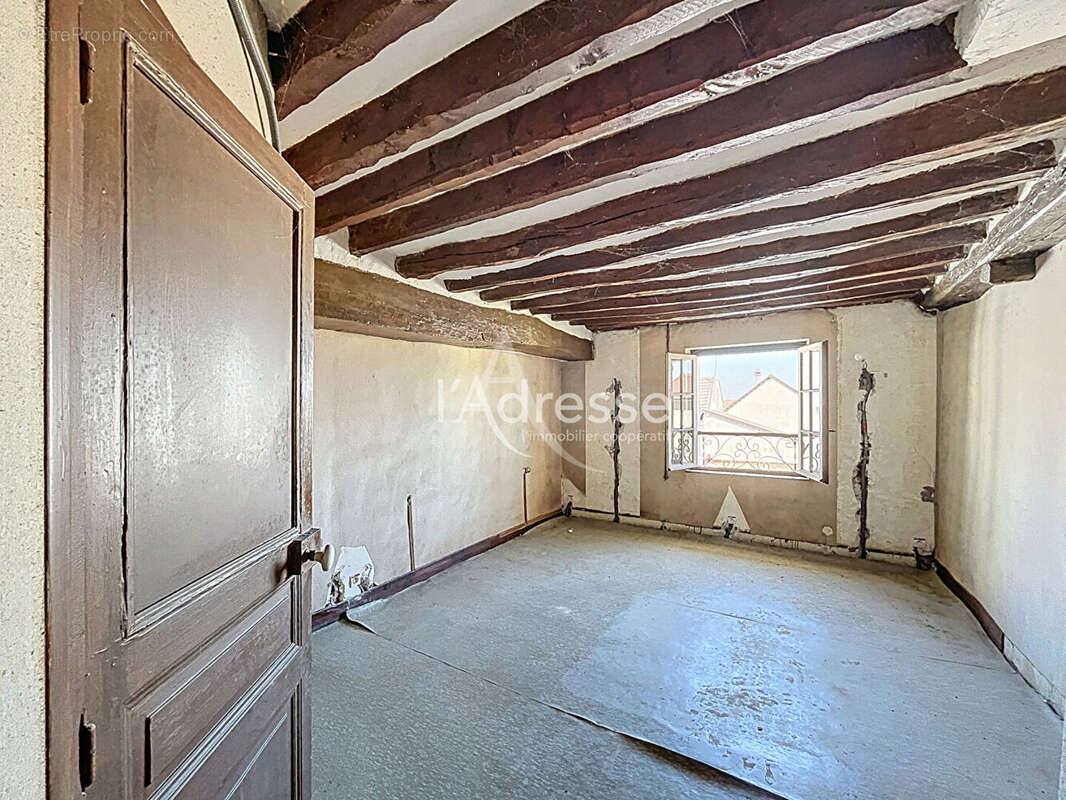 Autre à SAINT-JEAN-LES-DEUX-JUMEAUX