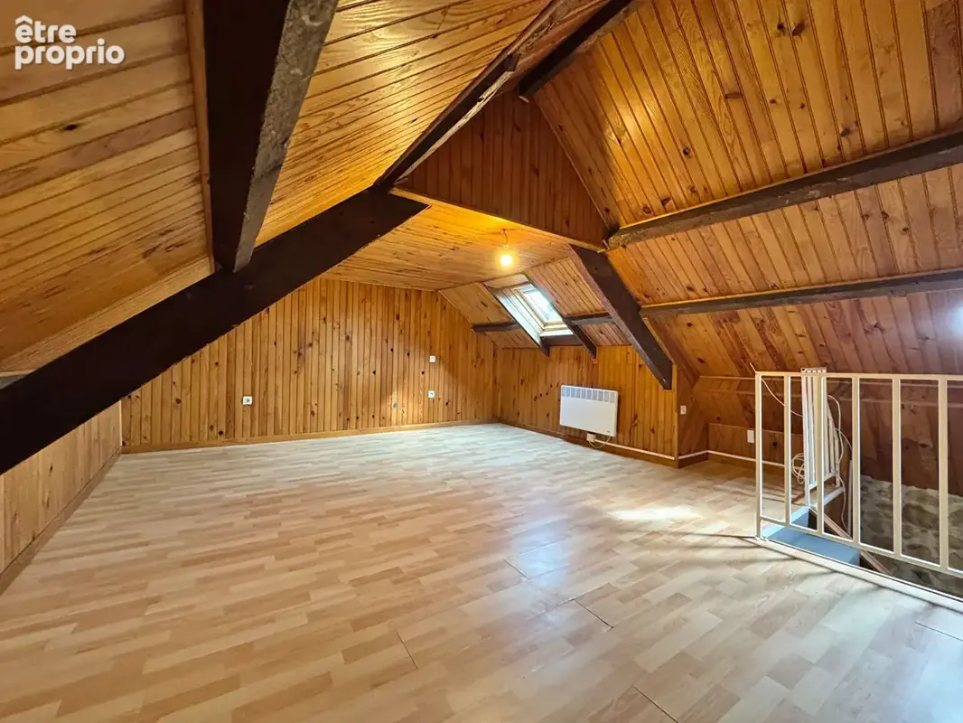 Maison de ville, en bon état, à potentiel locatif, Ag. du Donjon. - photo 14