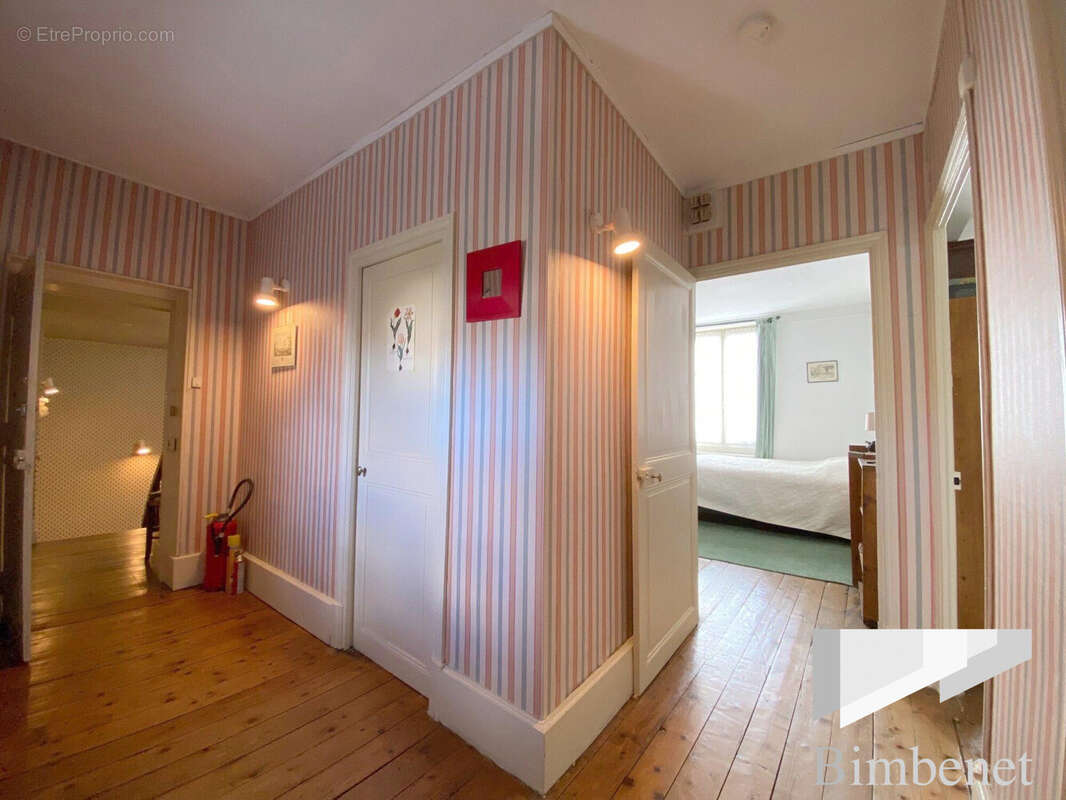 Maison à LA CHAPELLE-SAINT-MESMIN