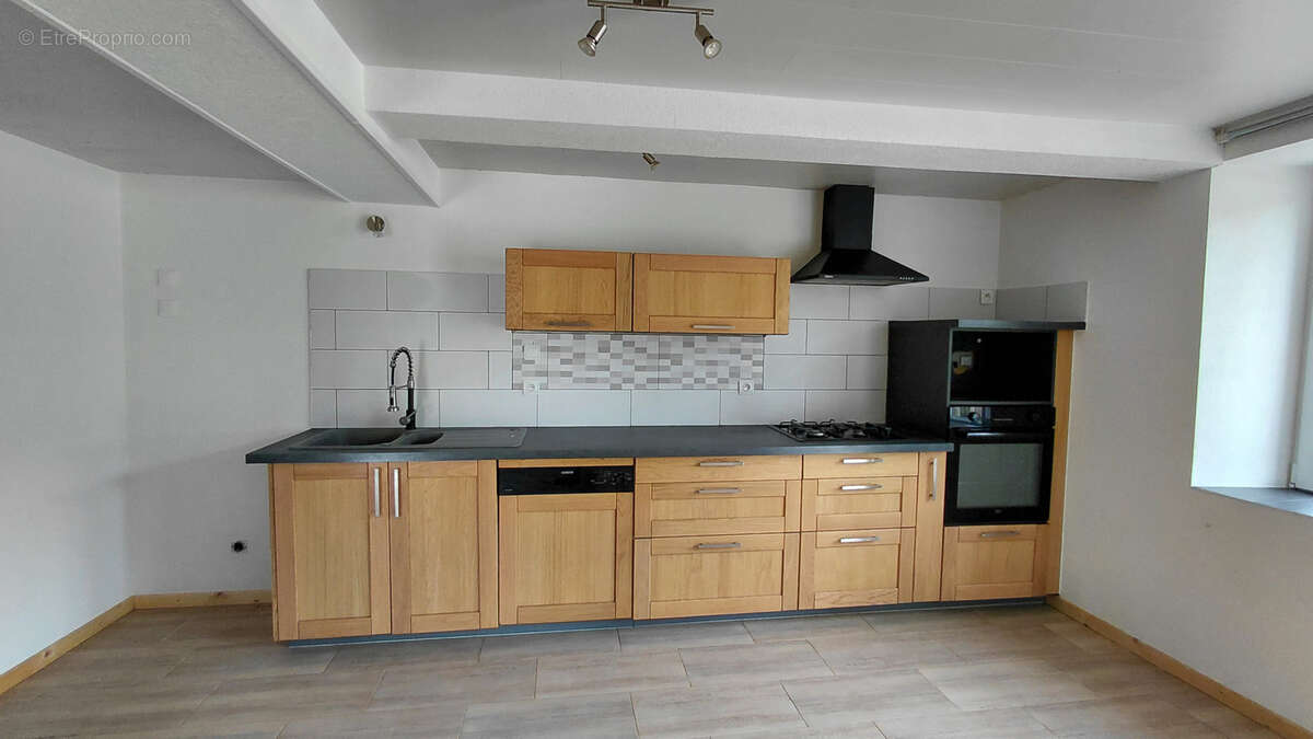 Maison à GUYANS-VENNES