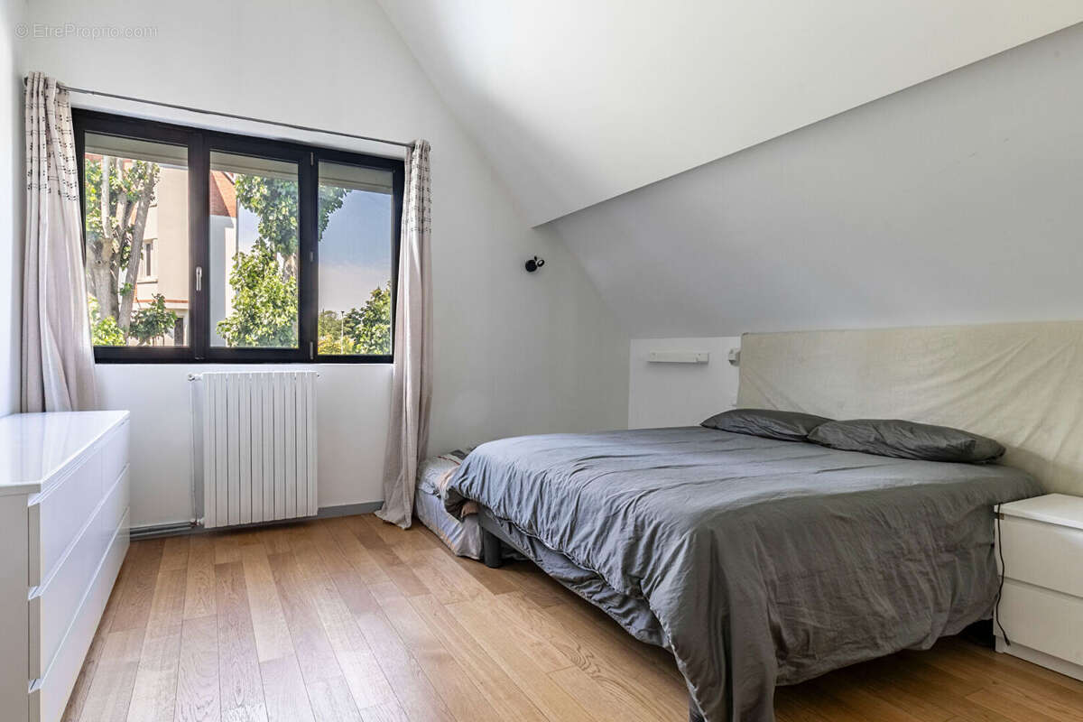 Maison 7 pièces avec piscine sur terrain de 1027 m² - photo 13