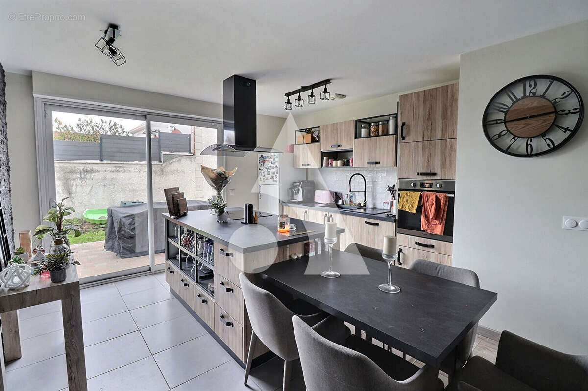 Maison à MERY-SUR-OISE