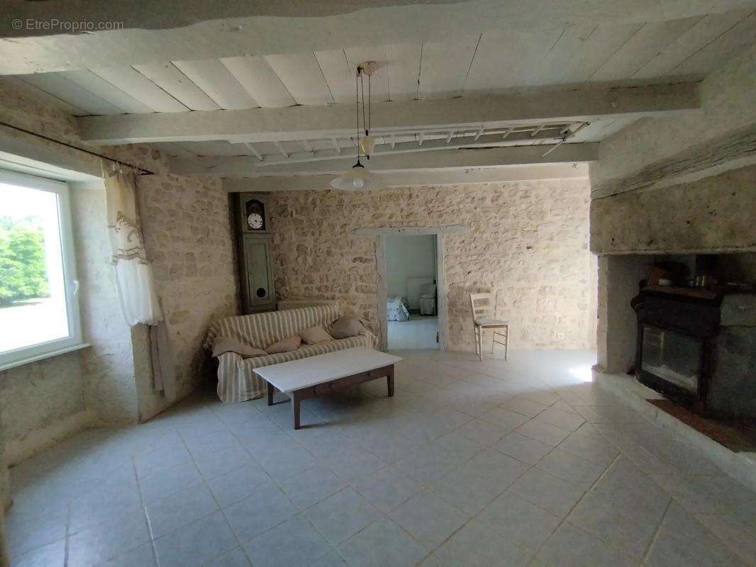 Maison à CASTELNAU-MONTRATIER