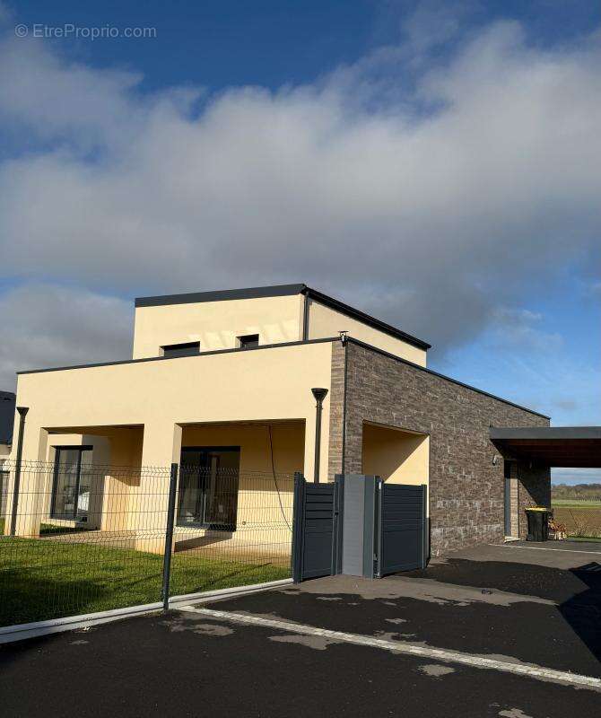 Maison à ESCOVILLE