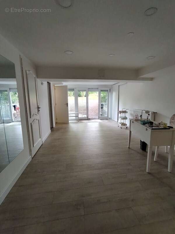 Maison d'architecte de 284 m² avec parc et piscine chauffée - Neuville de Poitou - photo 18