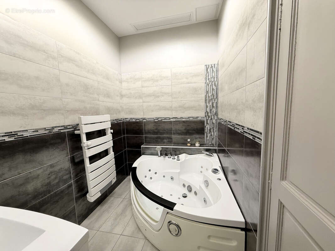 Appartement à MARSEILLE-6E