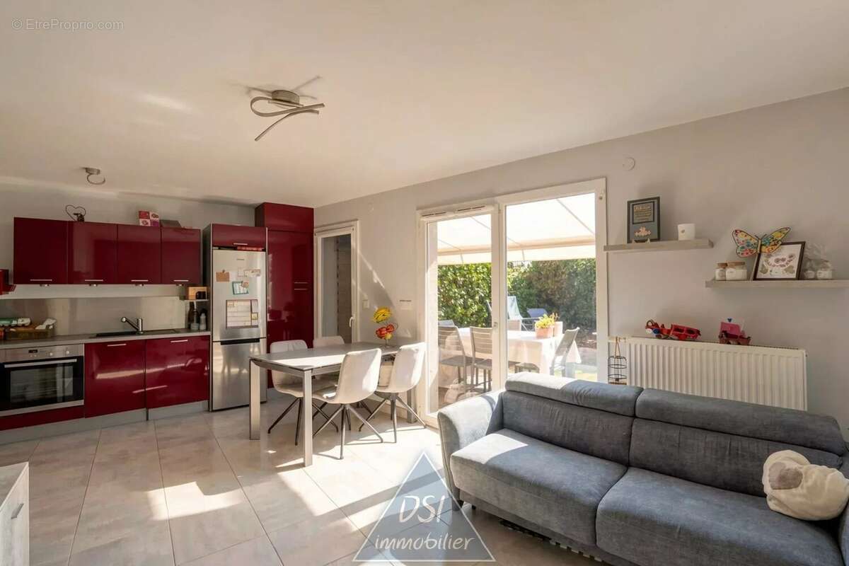 Appartement à TRAMOYES