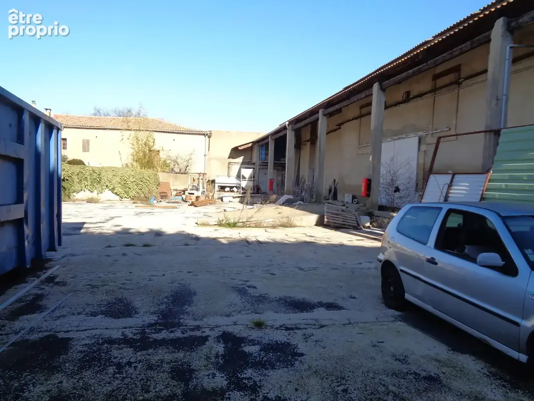 Gard Aimargues Entrepot 900m2 sur terrain 1700m2 centre de village - photo 13