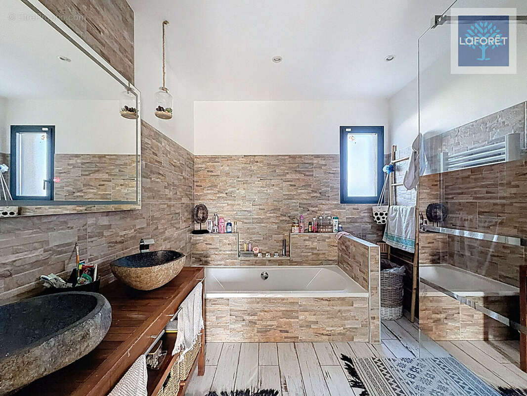 Maison à AMBARES-ET-LAGRAVE