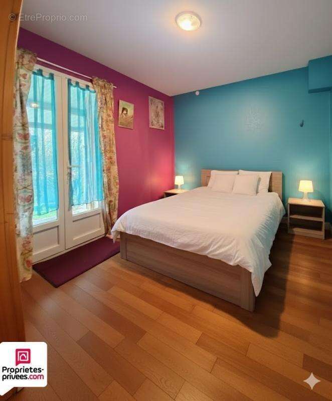 Maison à LA ROCHE-CHALAIS