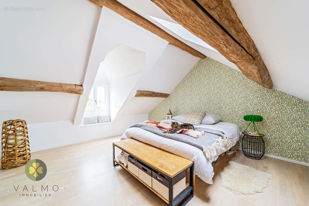 Maison à LA QUEUE-LES-YVELINES