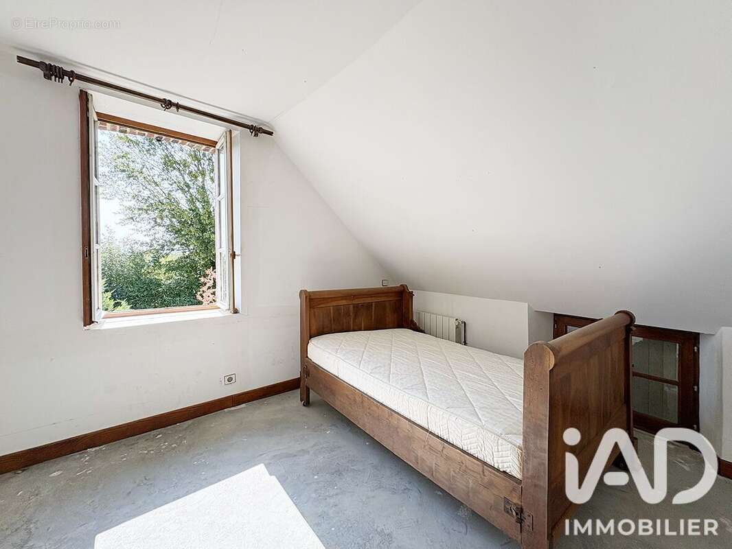 Maison 135 m² à Fontaines  - photo 9