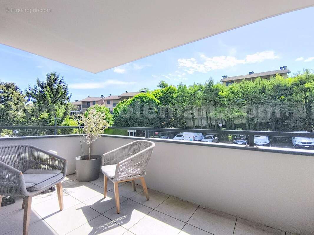 APPARTEMENT_T3_VILLE-LA-GRAND_frontière_suisse_genève_CEVA_SECTEUR_agréable_verdoyant_lumineux_séjour_cuisine_chambre_salon - Appartement à VILLE-LA-GRAND