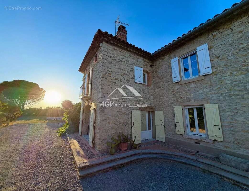 Mas de 220 m² – 6 chambres – Terrain de 1 722 m² – Piscine chauffée - photo 17