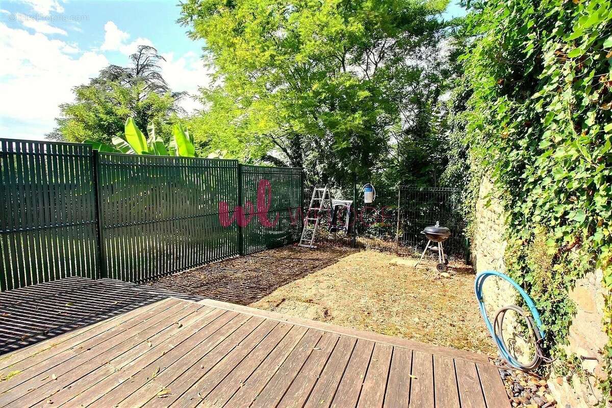Appartement à JONS