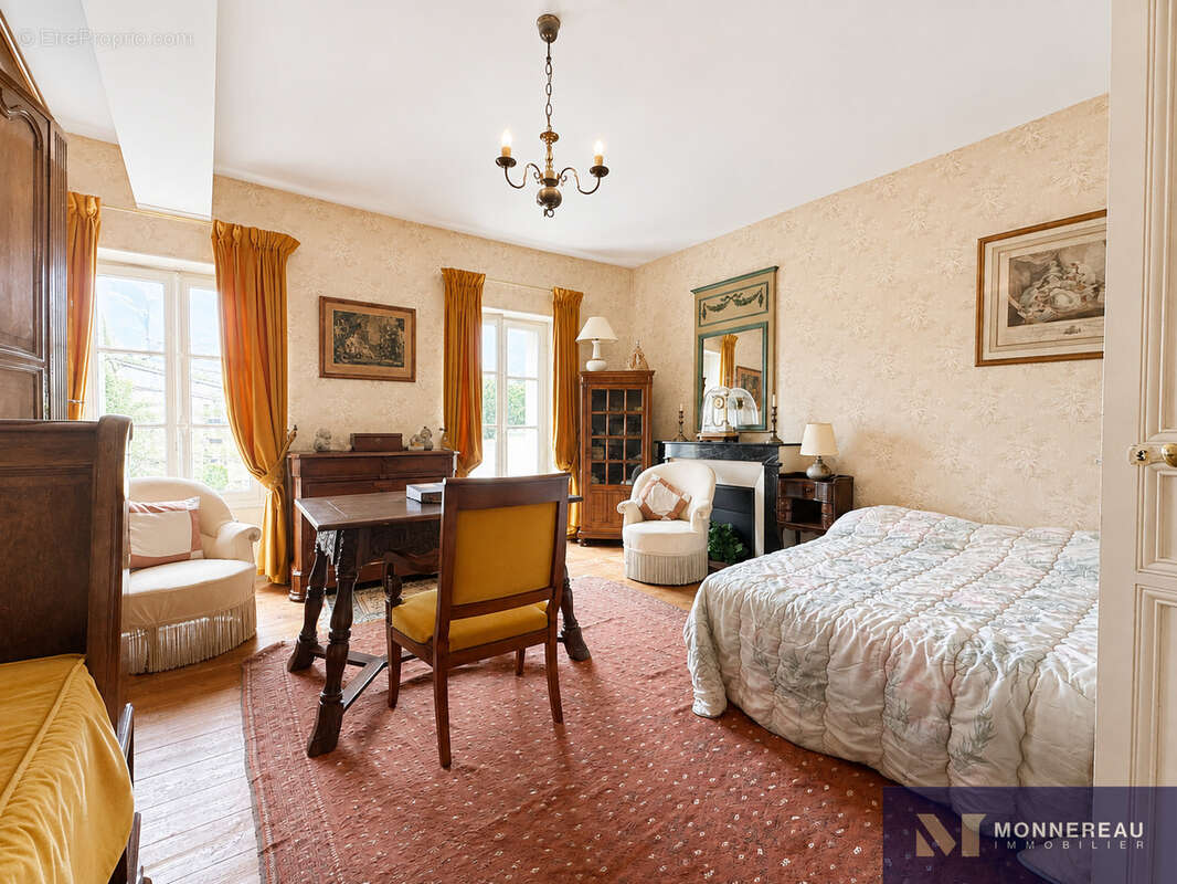 Maison bourgeoise avec parc et piscine en coeur de ville - photo 14