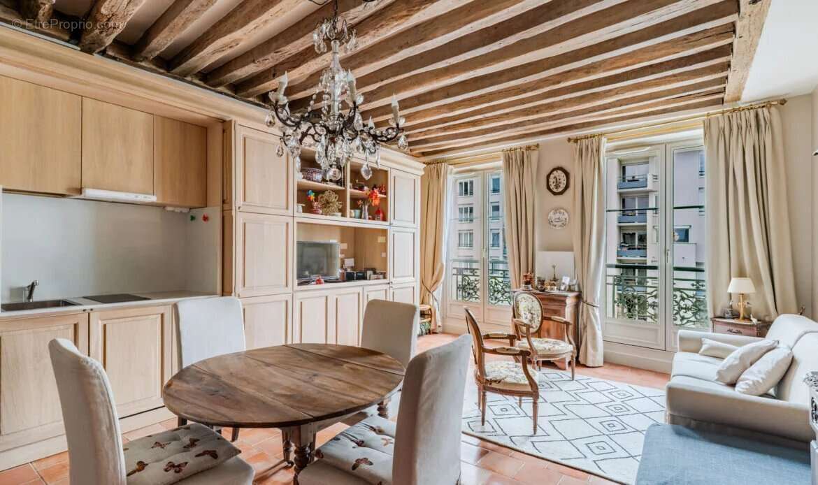 Appartement à PARIS-3E