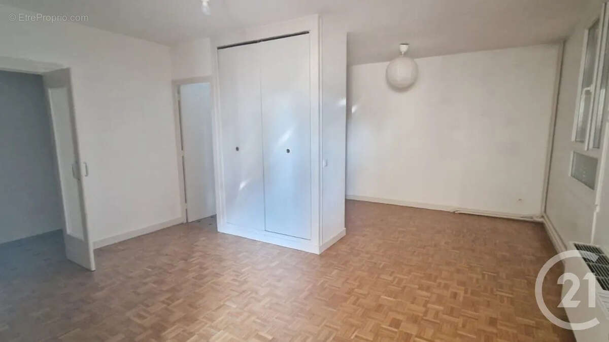 Appartement à GENAY