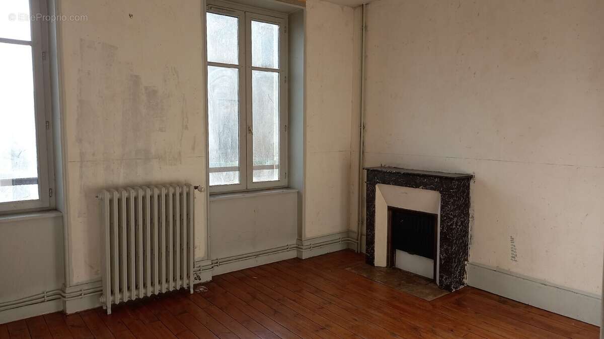 Maison à AIGUEPERSE