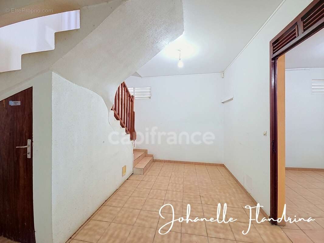 Les Abymes - Immeuble à fort potentiel, 230 m² - projet professionnel, bureaux ou activité libérale - photo 23