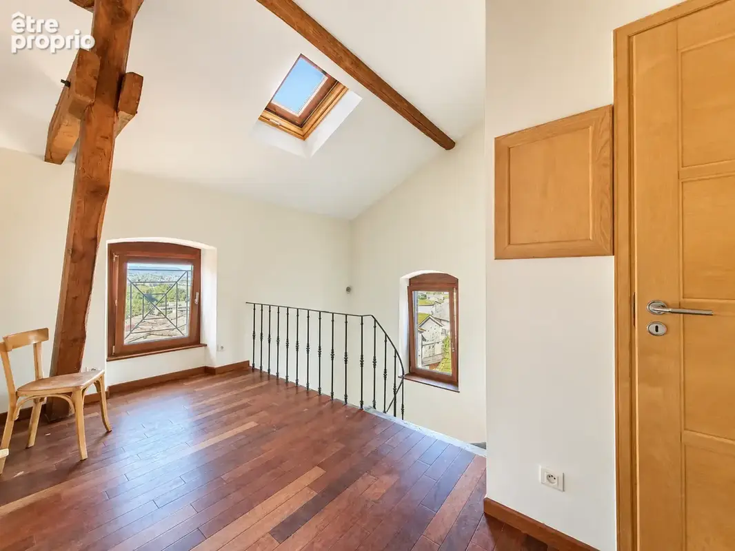 Appartement en duplex 174 m2 - MACLAS centre - 4 chambres, cave et terrasse privatives + jardin commun - photo 13