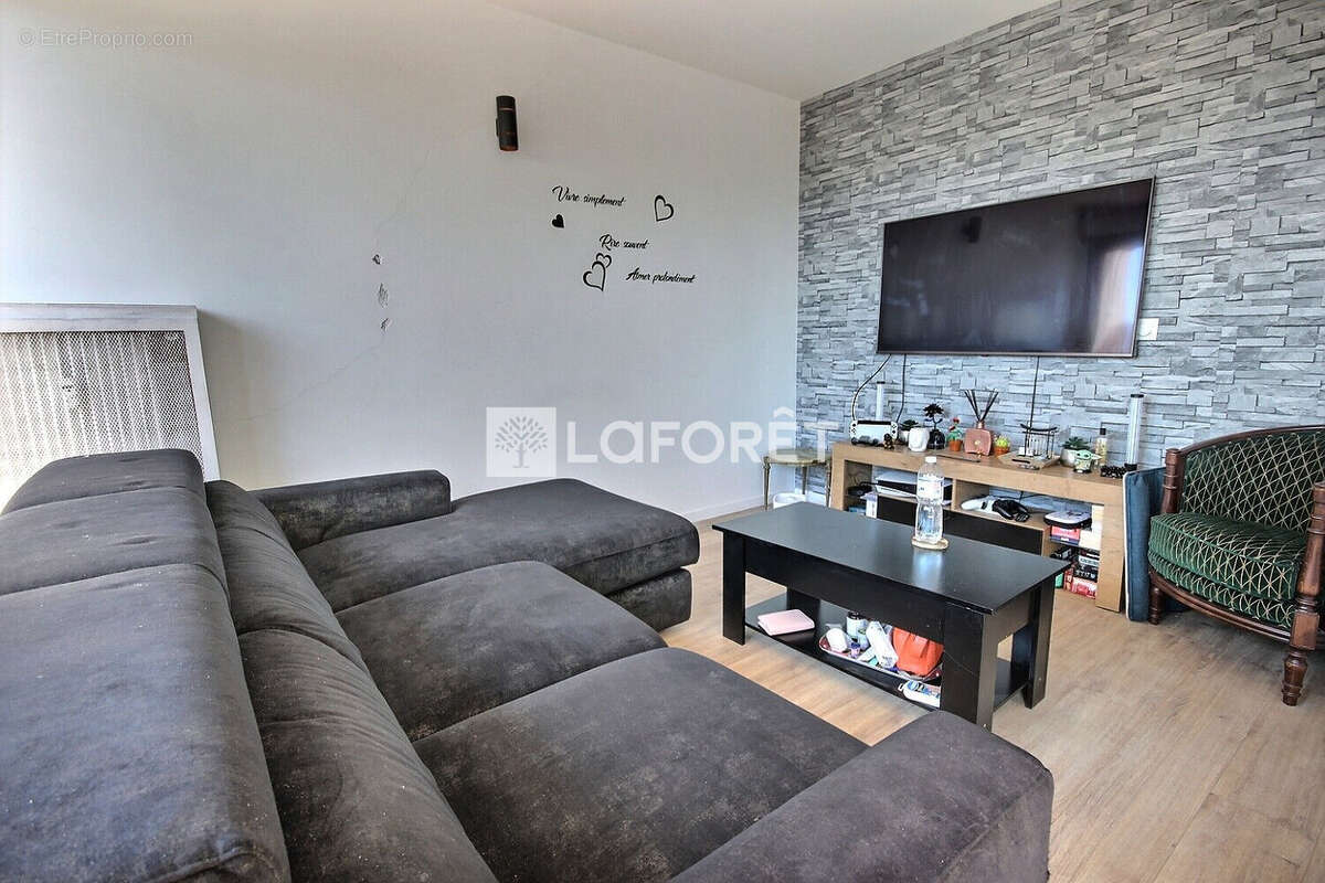 Appartement à COURBEVOIE