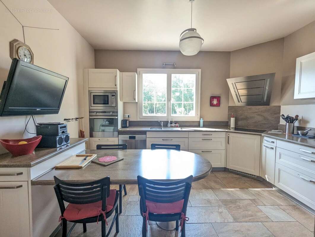 Maison de 218 m² sur une superbe parcelle de 15 948 m² - photo 12