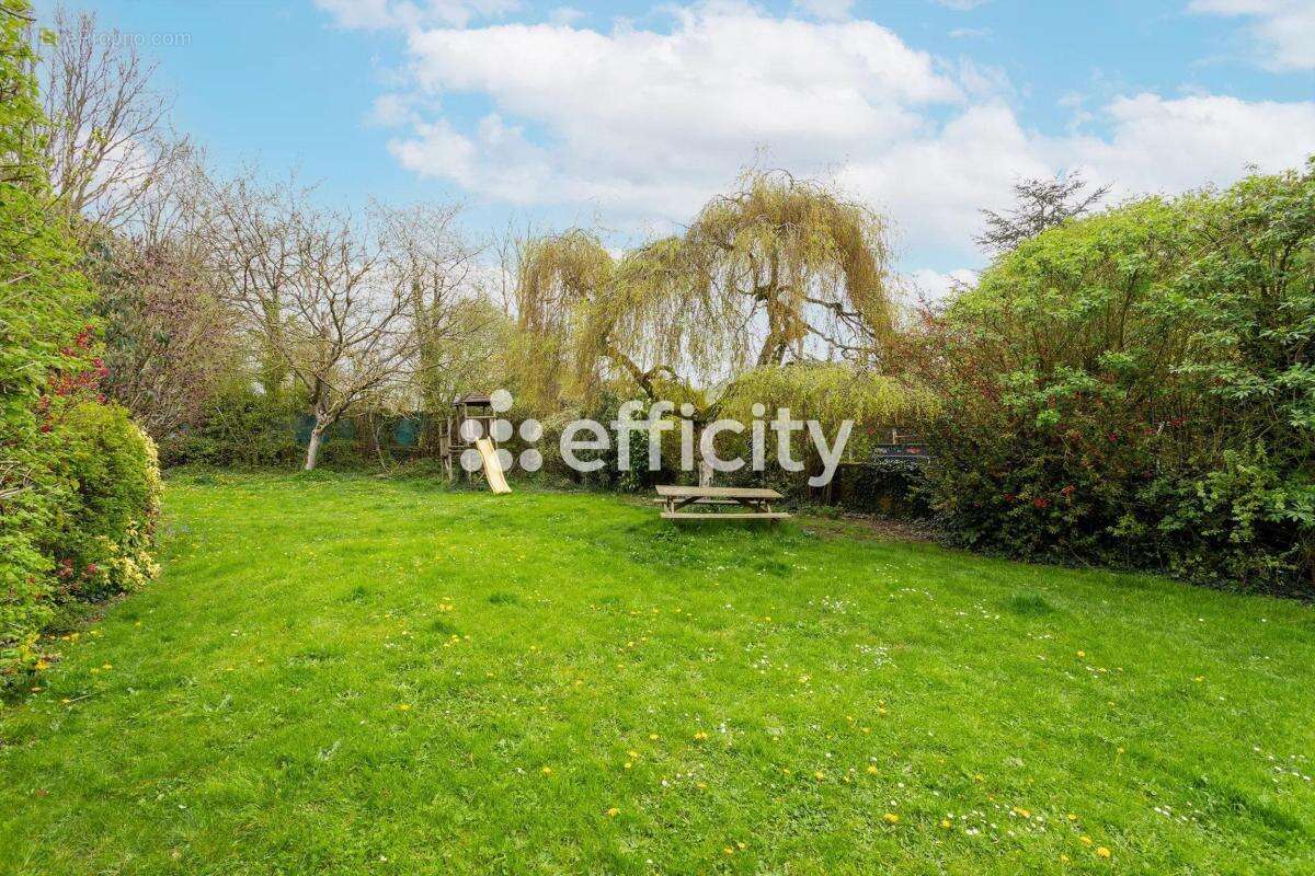 Maison à LA CHAPELLE-D'ARMENTIERES