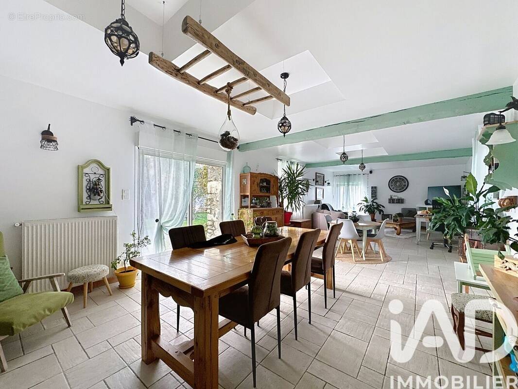 Photo 1 - Maison à SAINT-VARENT
