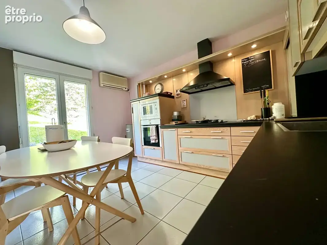 Exclusivité IMMOFLORE - Superbe maison 7 pièces avec piscine à Larnod - photo 4
