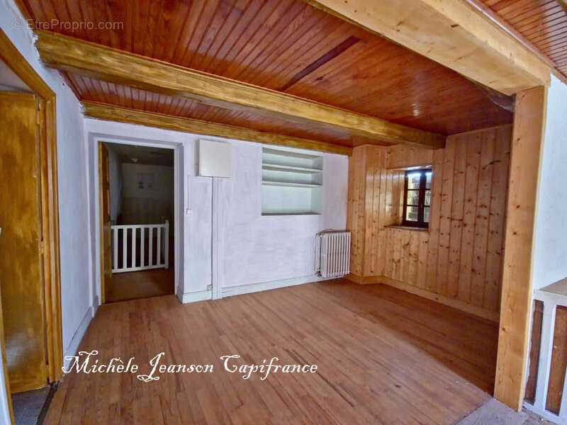 Maison à BETTON-BETTONET