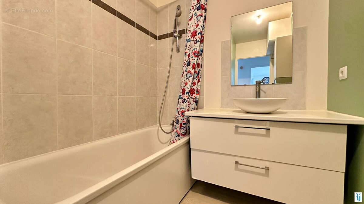 Appartement à SAINT-ETIENNE-DU-ROUVRAY