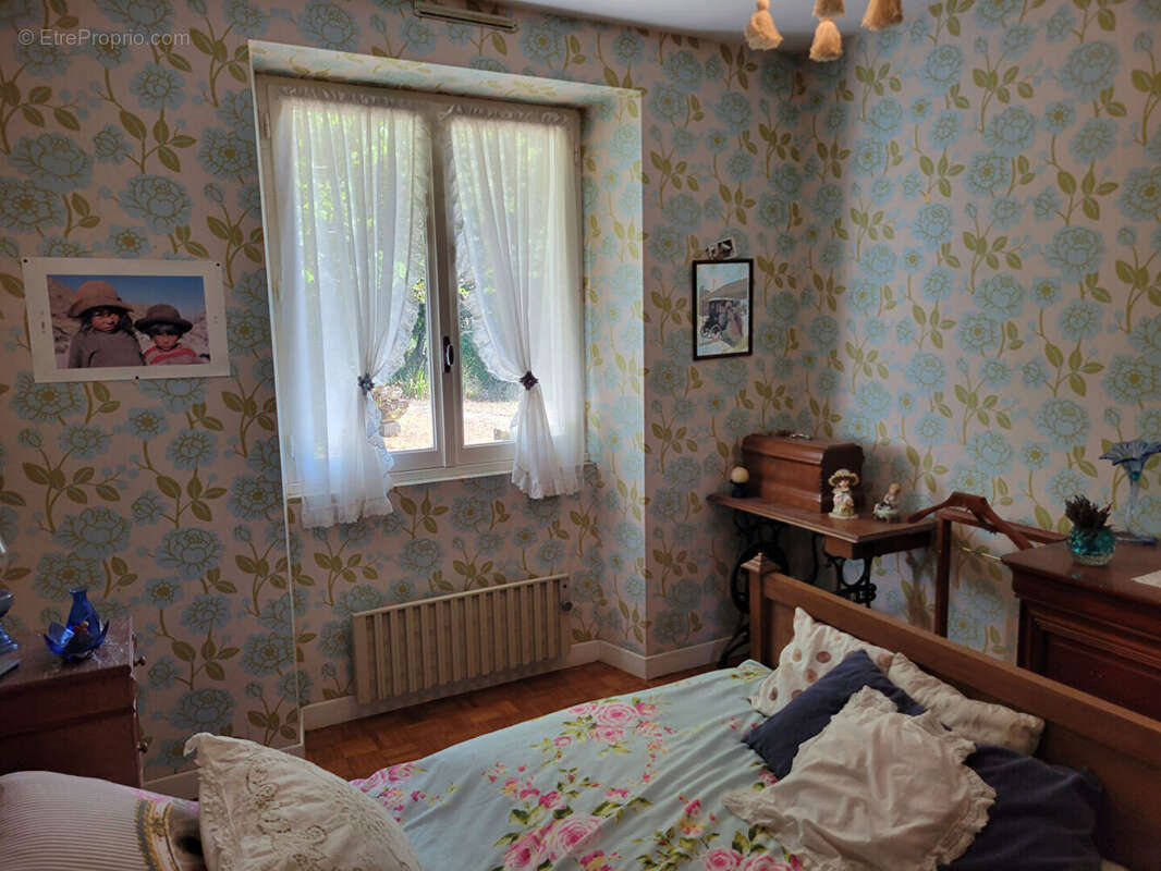 Grande maison familialle  avec dépendances et 2ha du terrain. - photo 8