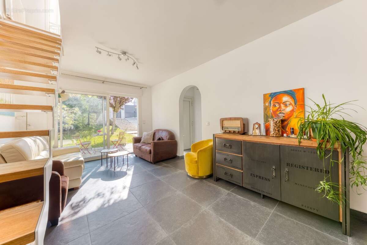 Maison 205 m² à Igny  - photo 4