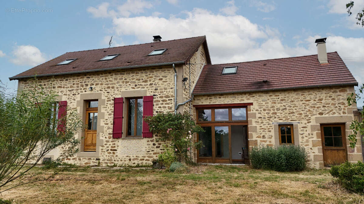 Maison à SAINT-AUBIN-LE-MONIAL