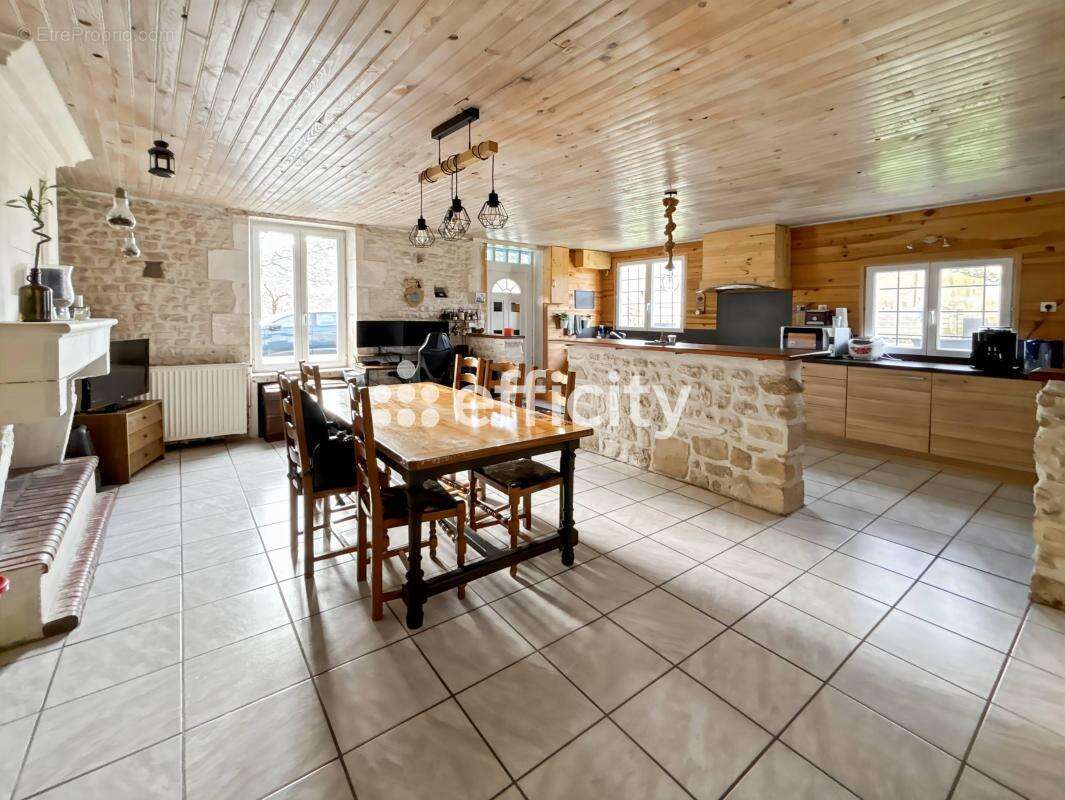 Maison 108 m² à Perignac  - photo 3