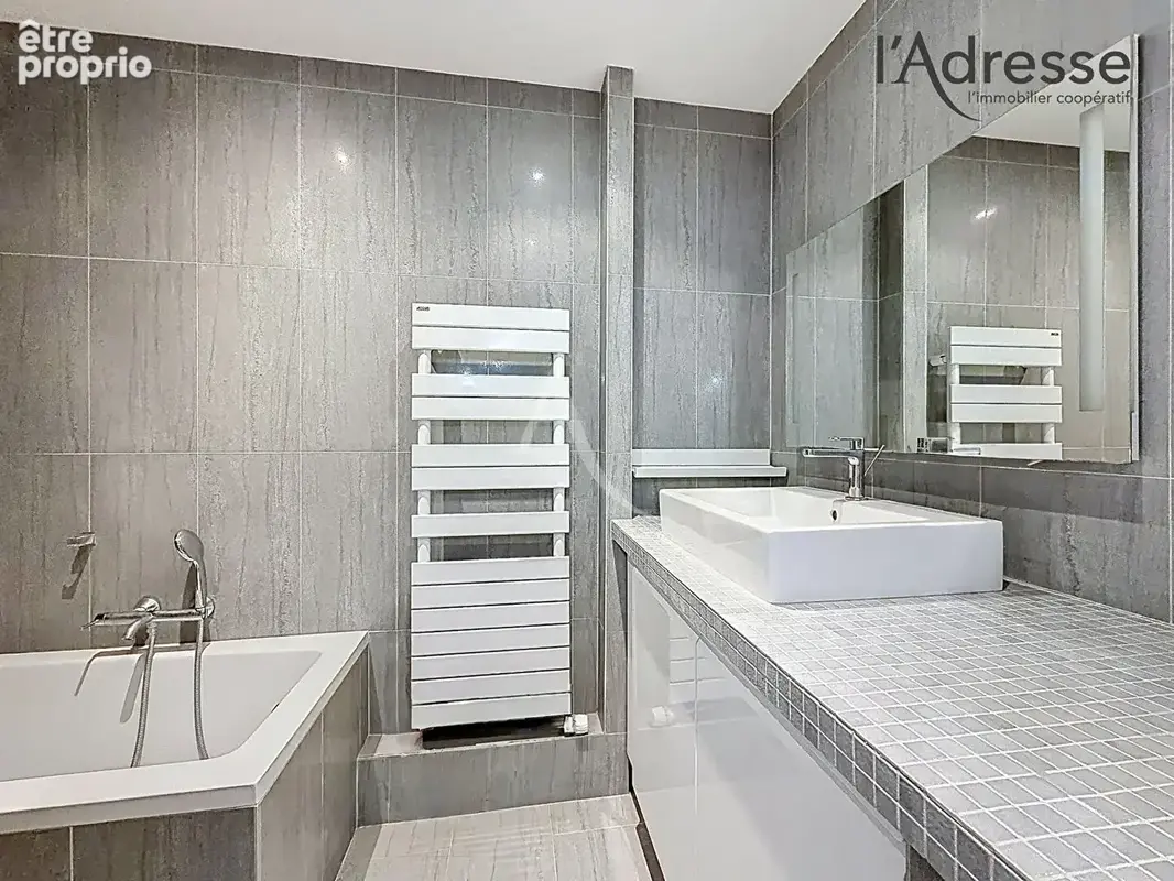 NANTERRE/ Sadi Carnot - Appartement 2/3 pièces 51m² - Loggia 3m² - 1 Cave -1 Parking - photo 7