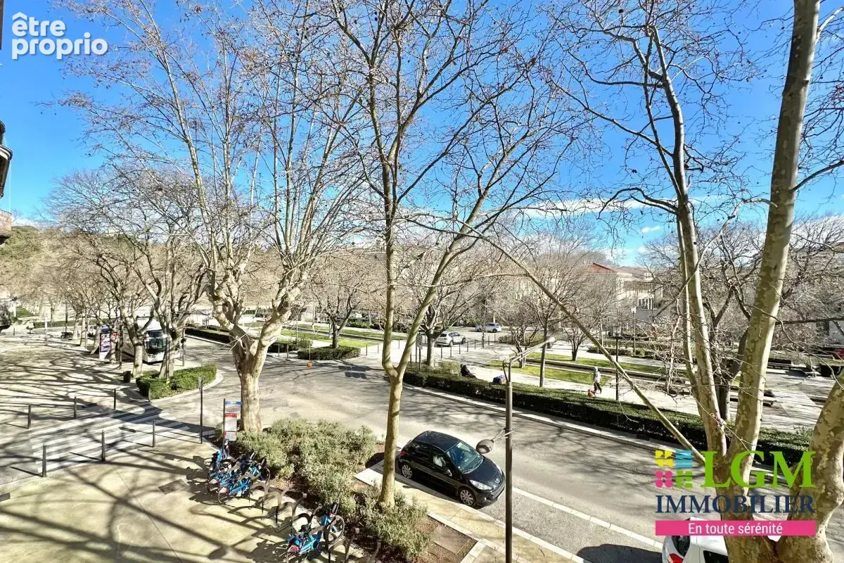 NÎMES - Appartement avec garage Quai de la Fontaine - photo 1